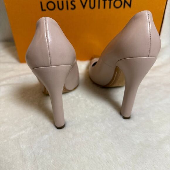 Louis Vuitton Blush Pink  Leather Cap Toe Pumps Sz 36 Full Inclusion - Picture 7 of 7